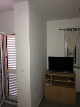 Sukošan, Obývací pokoj v ubytování typu apartment, s klimatizací, domácí mazlíčci povoleni a WiFi.