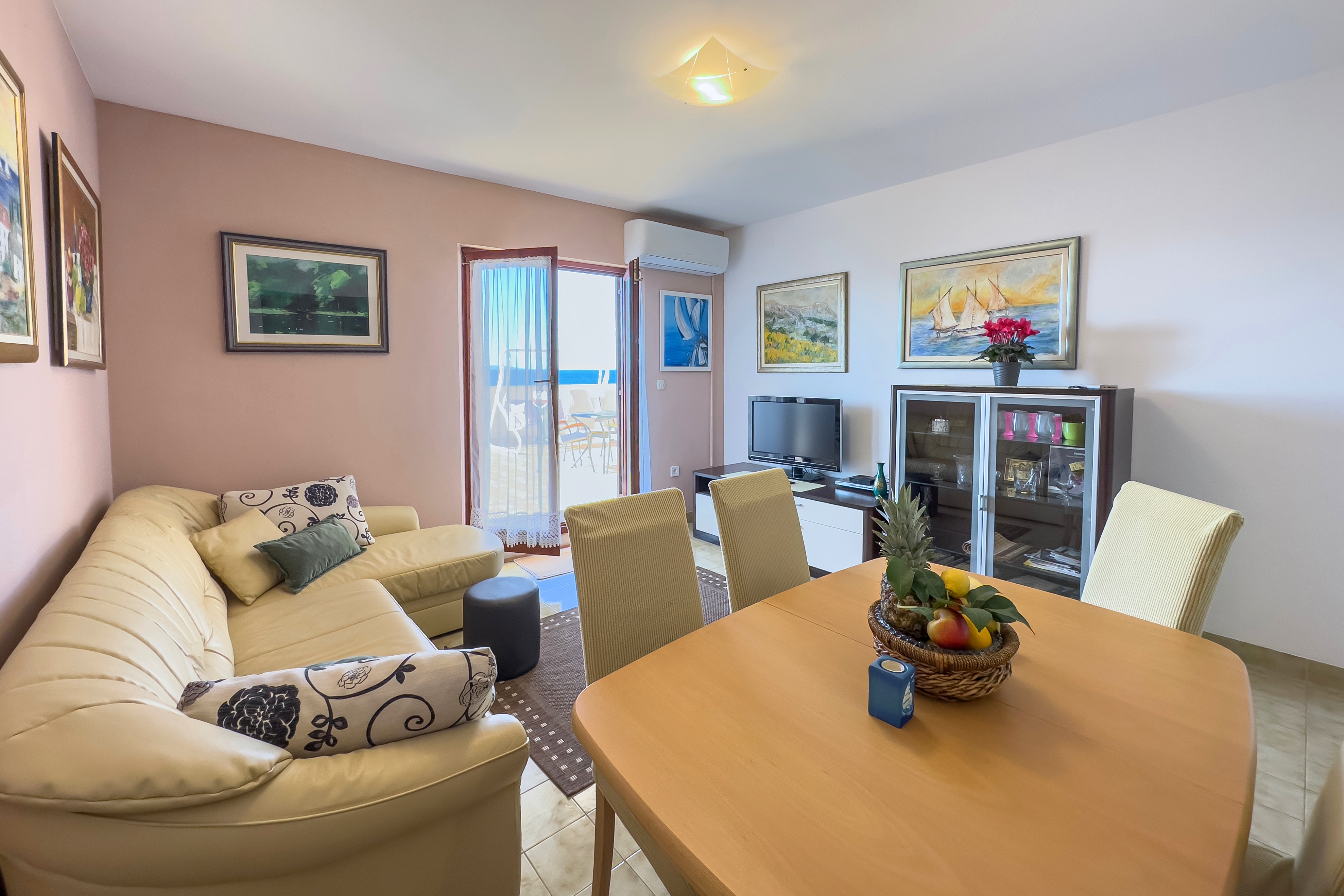 Two bedroom apartment near beach Podstrana, Split (A-14993-a)