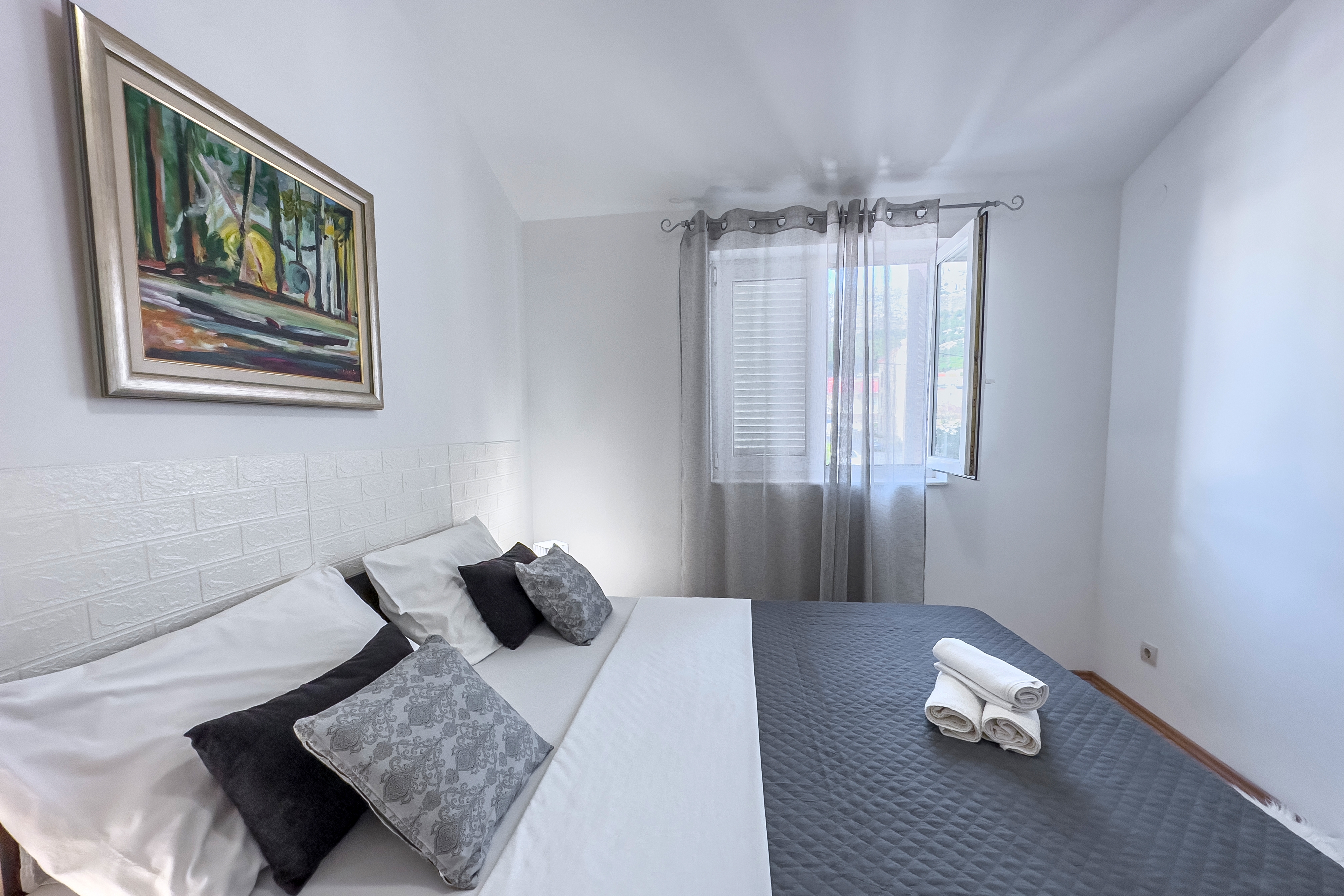 Two bedroom apartment near beach Podstrana, Split  A-b