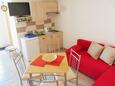 Veli Rat, Sala de estar in the apartment, air condition available, (pet friendly) y WiFi.