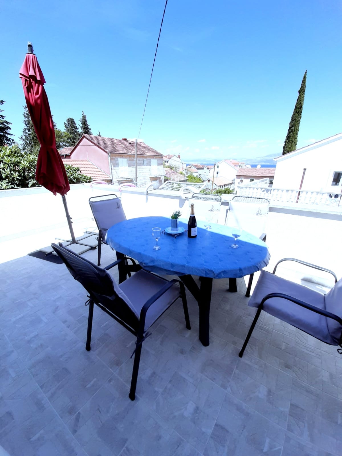 Two bedroom apartment with terrace and sea view Supetar, Brač  A-a