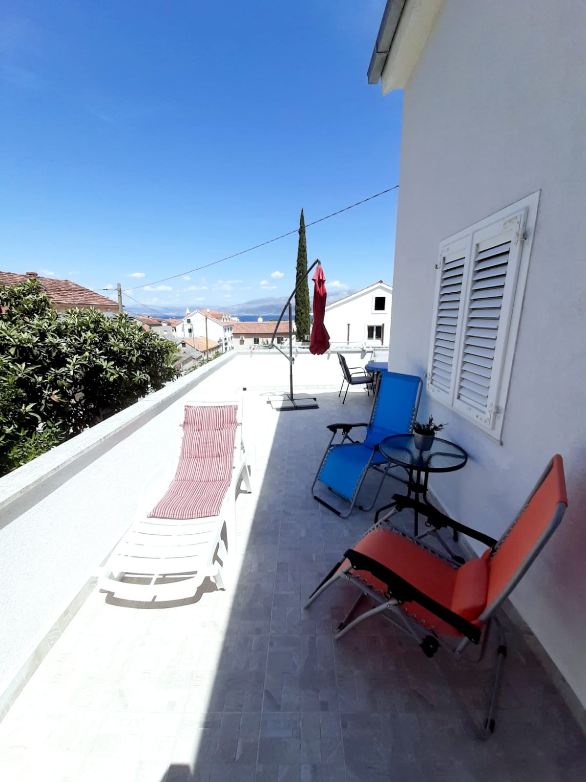 Two bedroom apartment with terrace and sea view Supetar, Brač  A-a