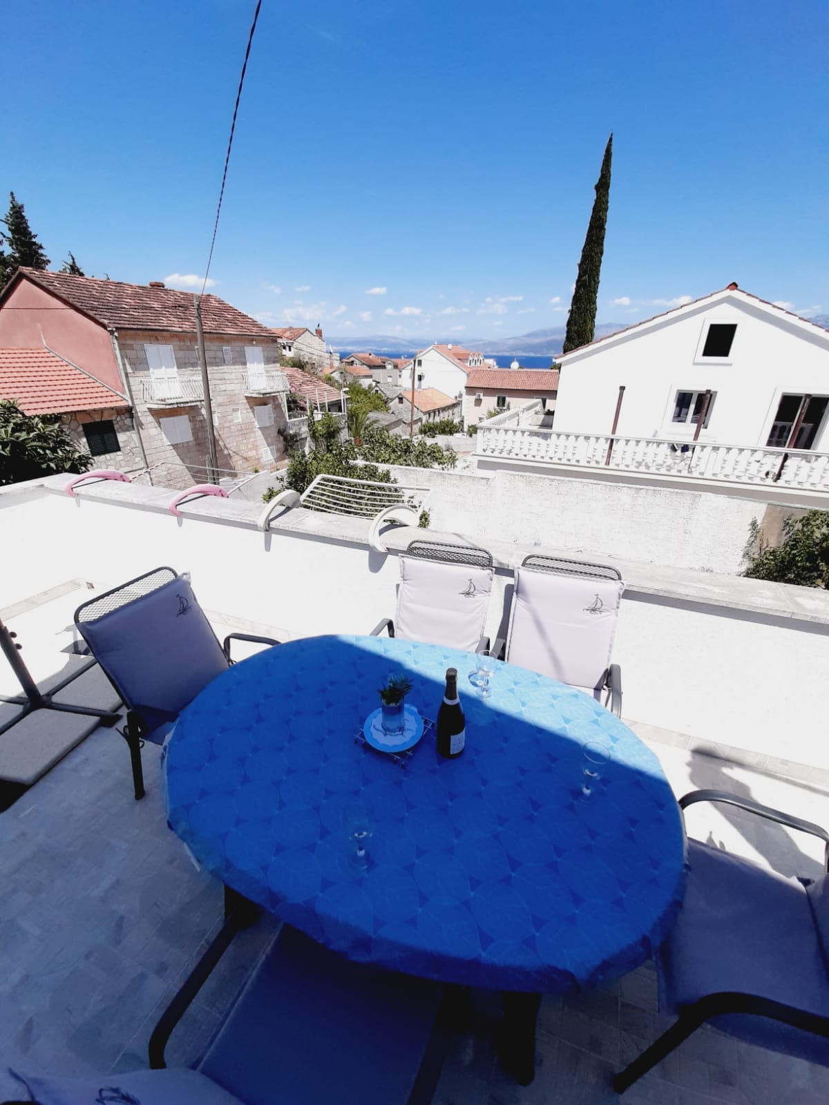 Two bedroom apartment with terrace and sea view Supetar, Brač  A-a