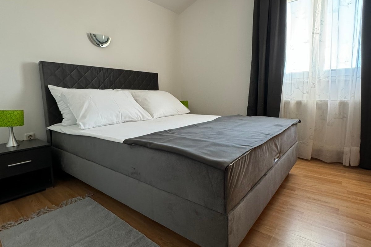 One bedroom apartment with terrace and sea view Sukošan, Zadar  A-a