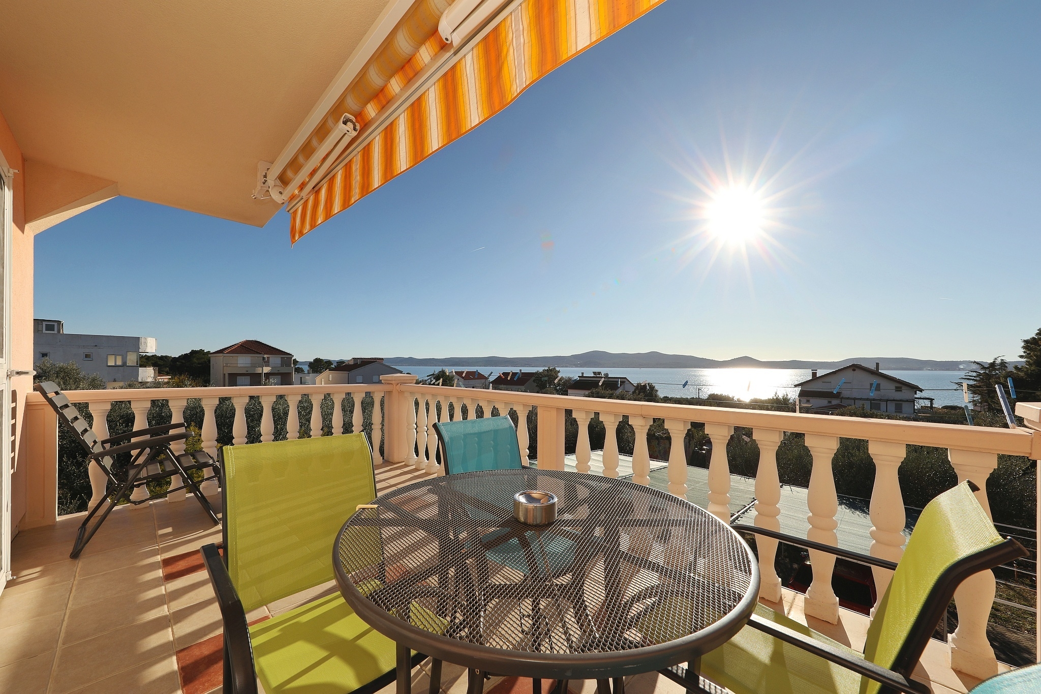 Jednosobni apartman s terasom i pogledom na more Sukošan, Zadar  A-b