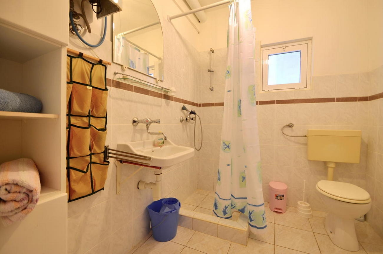 Three bedroom apartment near beach Cove Vela Borova, Korčula  A-a