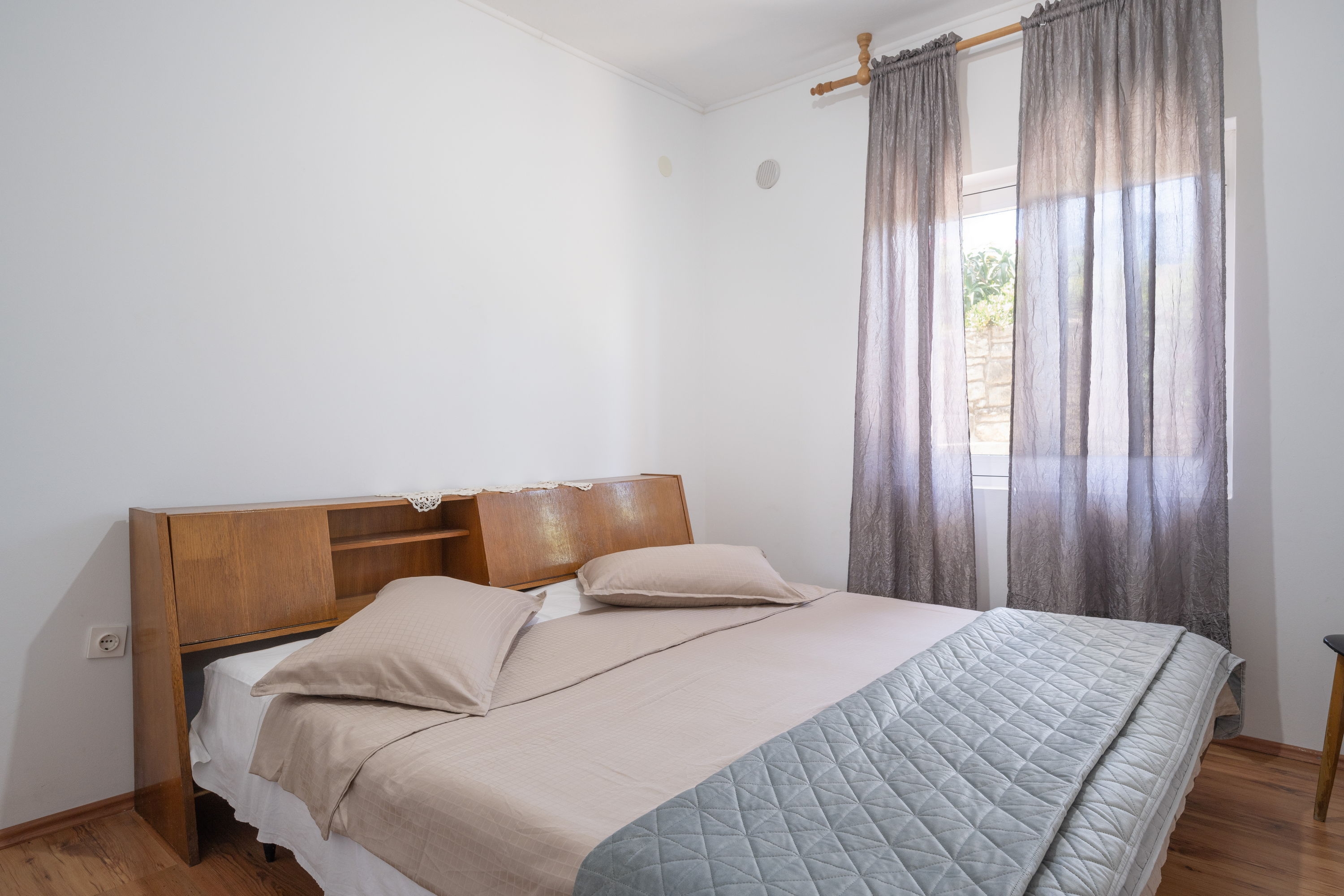 Three bedroom apartment near beach Cove Vela Borova, Korčula  A-a