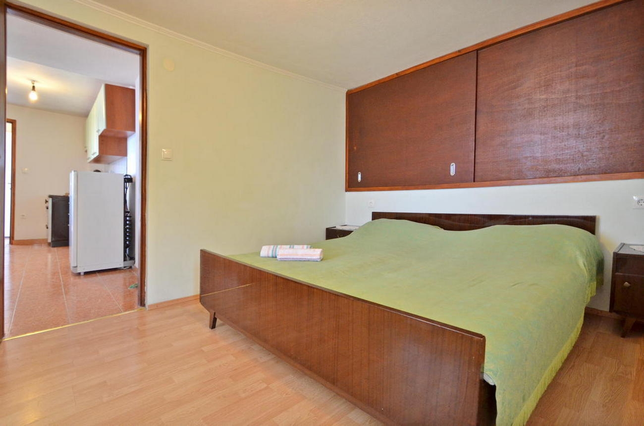 Three bedroom apartment near beach Cove Vela Borova, Korčula  A-a