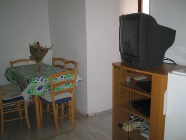 Selce, Dining room in the apartment, air condition available, (pet friendly) and WiFi.