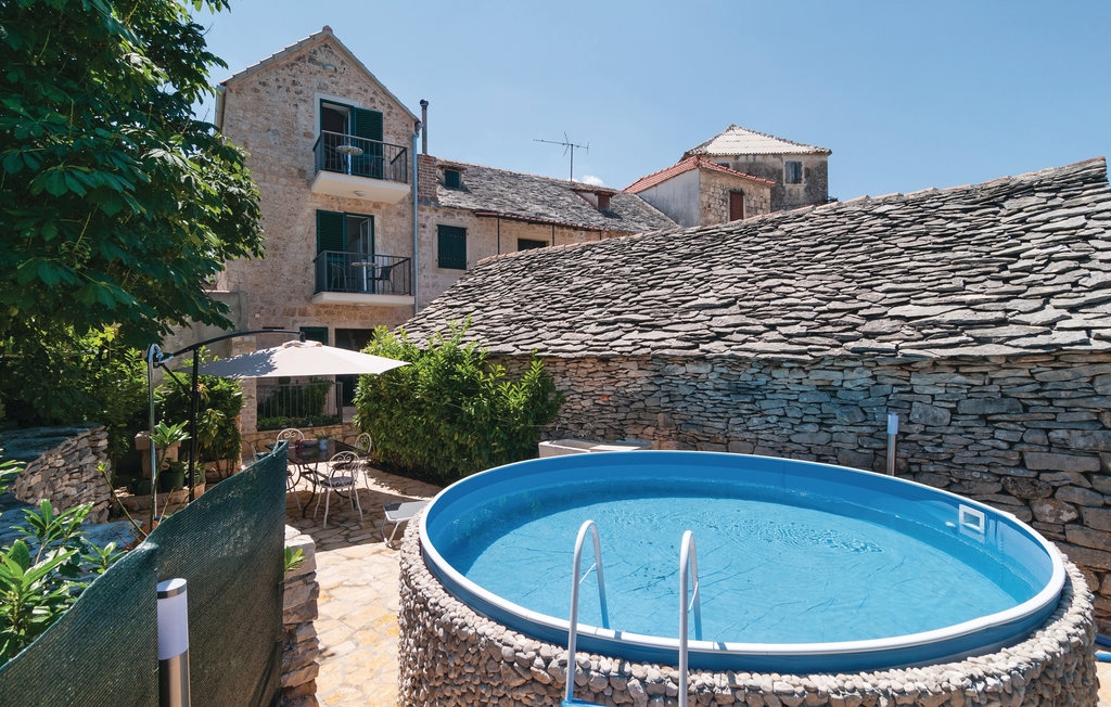 Two bedroom house with terrace and sea view Škrip, Brač  K