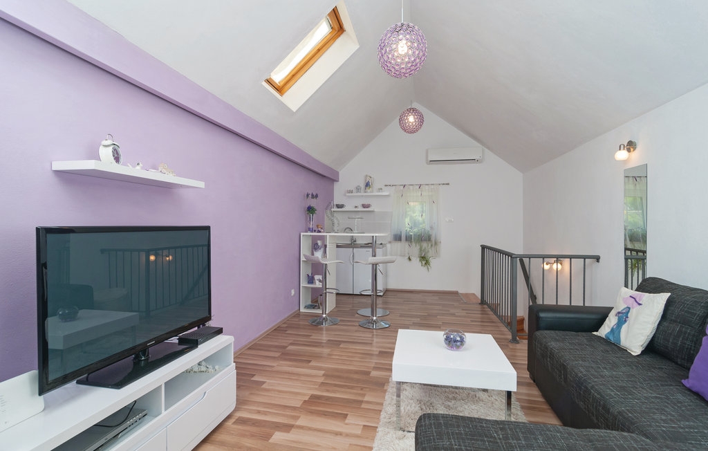 Two bedroom house with terrace and sea view Škrip, Brač (K-15100) Two bedroom house with terrace and sea view Škrip, Brač (K-15100)