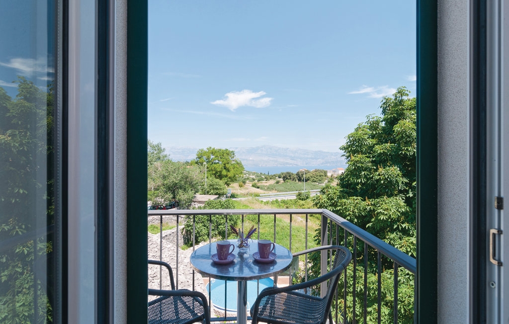 Two bedroom house with terrace and sea view Škrip, Brač  K