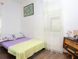 Spavaća soba 2 Kaštel Štafilić, Spavaća soba 2 u smještaju tipa apartment, kućni ljubimci dozvoljeni i WiFi.