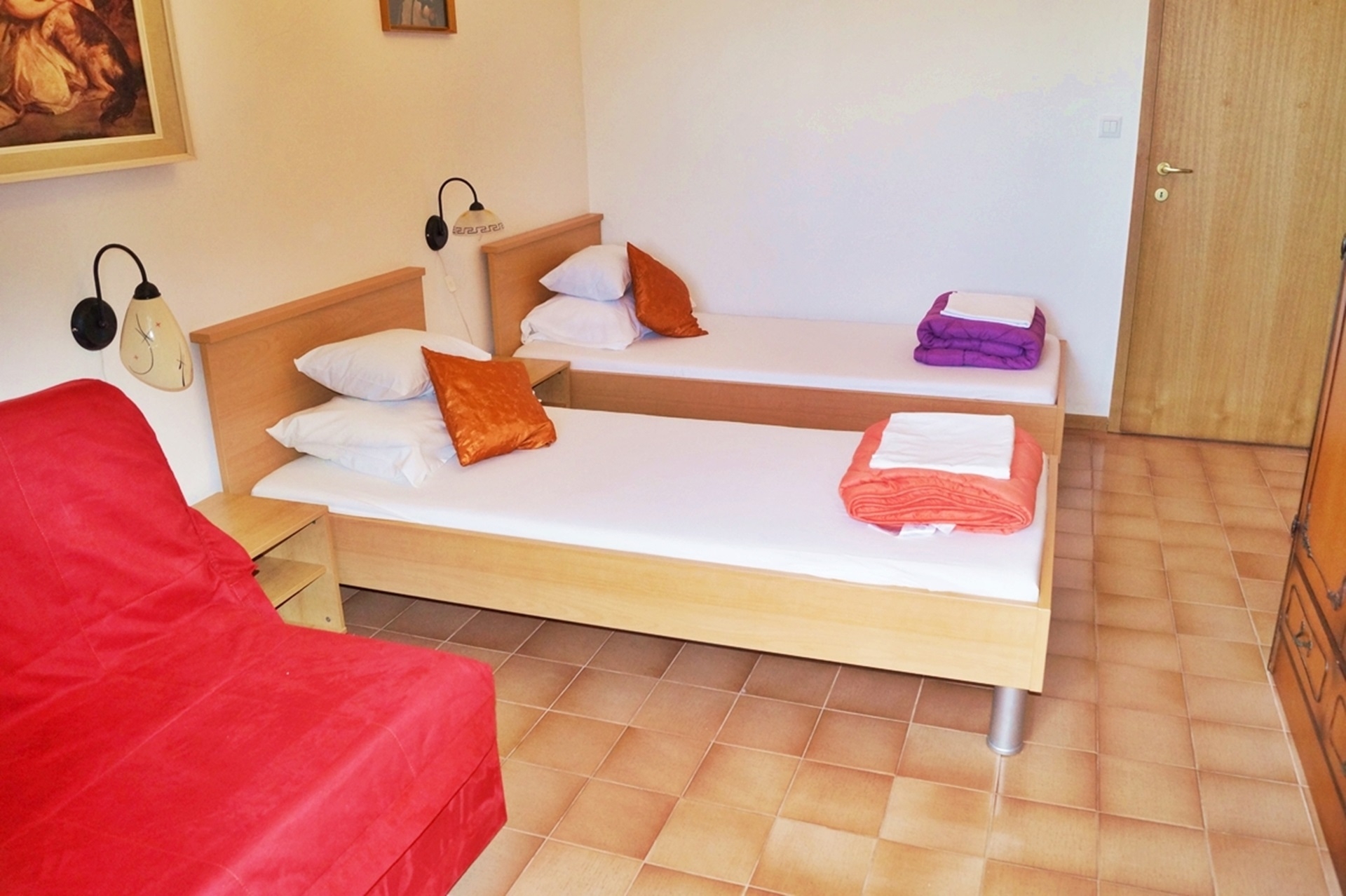 Two bedroom apartment near beach Krilo Jesenice, Omiš  A-a