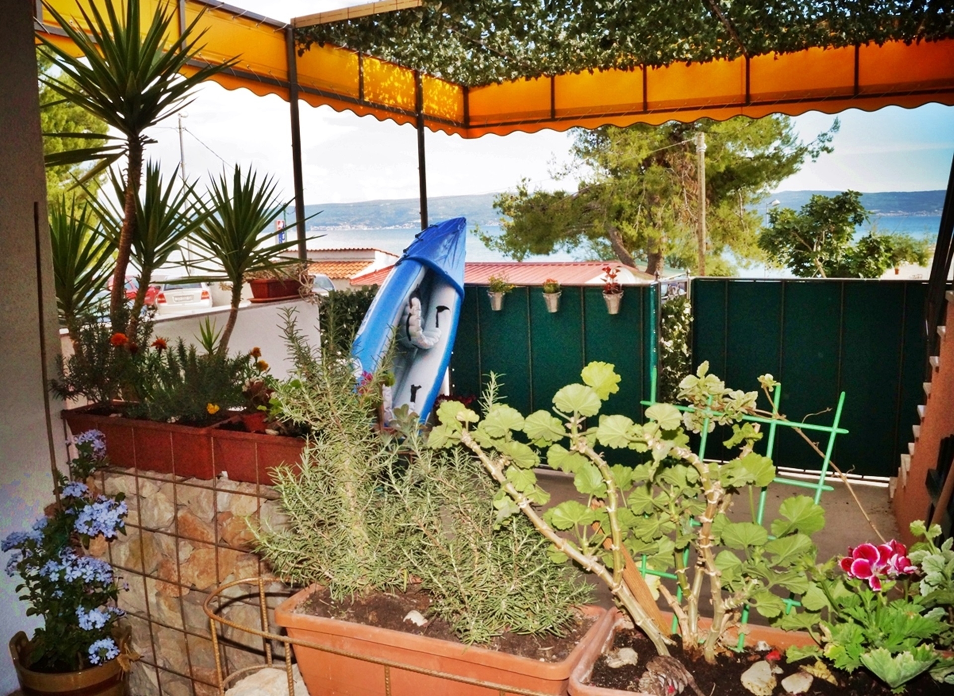 Two bedroom apartment near beach Krilo Jesenice, Omiš  A-a