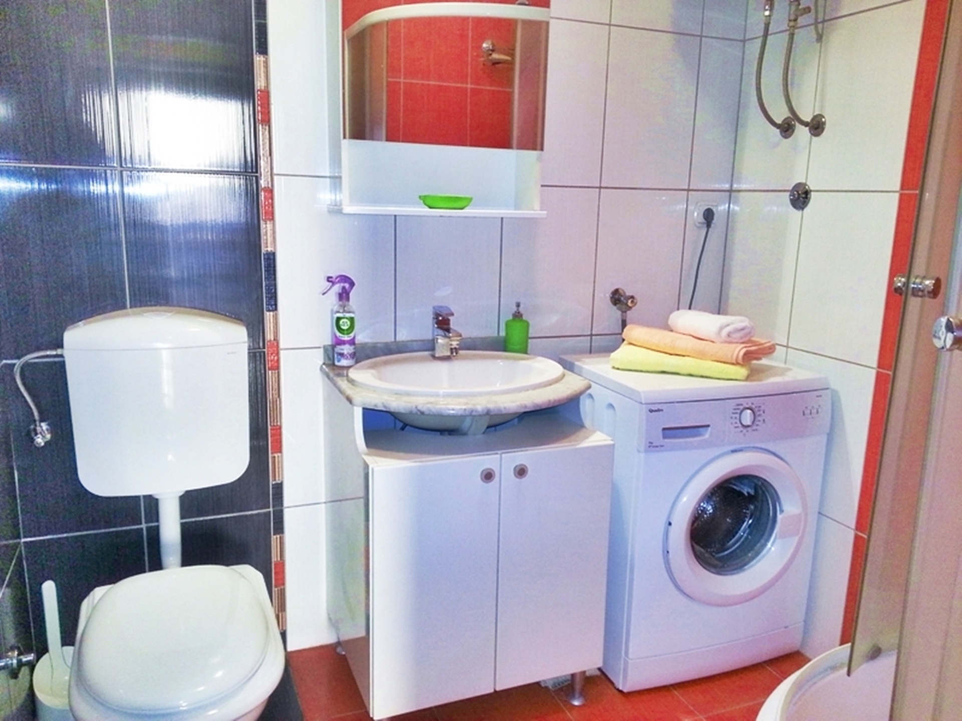 Two bedroom apartment near beach Krilo Jesenice, Omiš  A-b