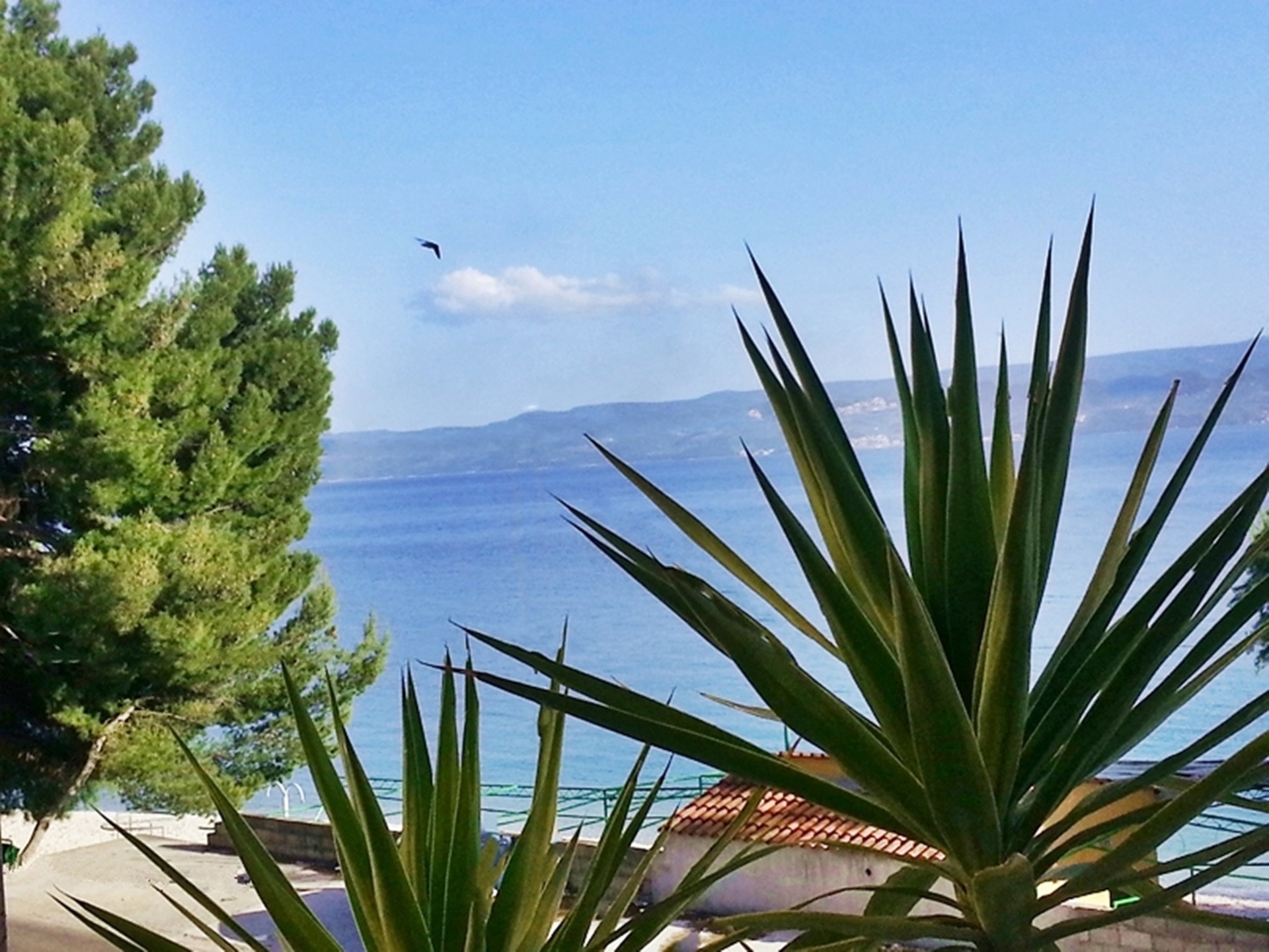 Two bedroom apartment near beach Krilo Jesenice, Omiš  A-b