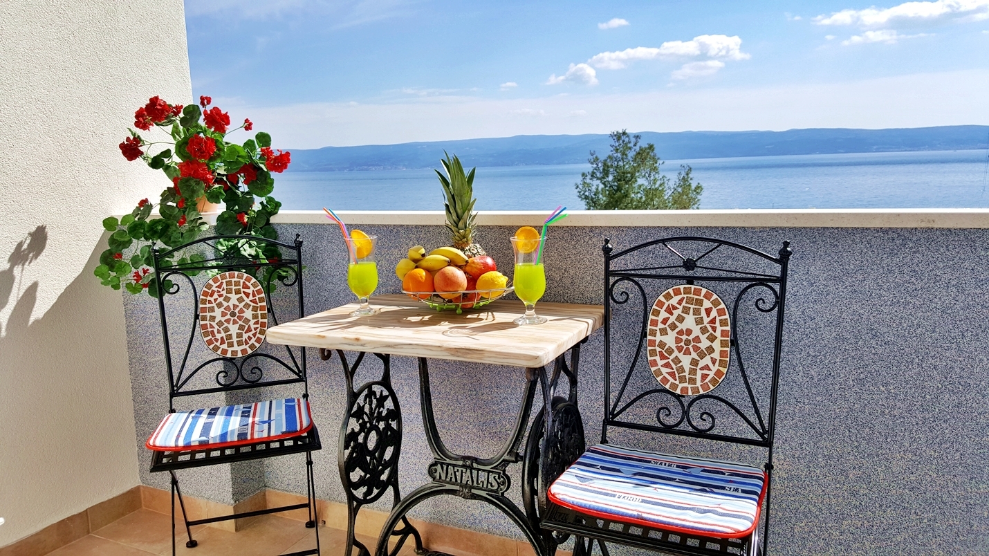 Two bedroom apartment near beach Krilo Jesenice, Omiš (A-15145-c)