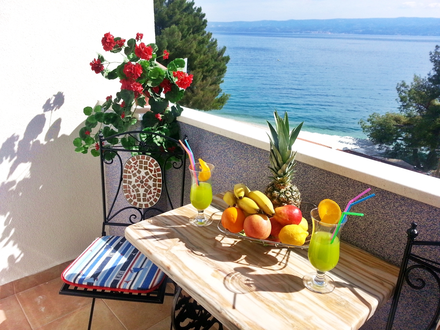 Two bedroom apartment near beach Krilo Jesenice, Omiš  A-c