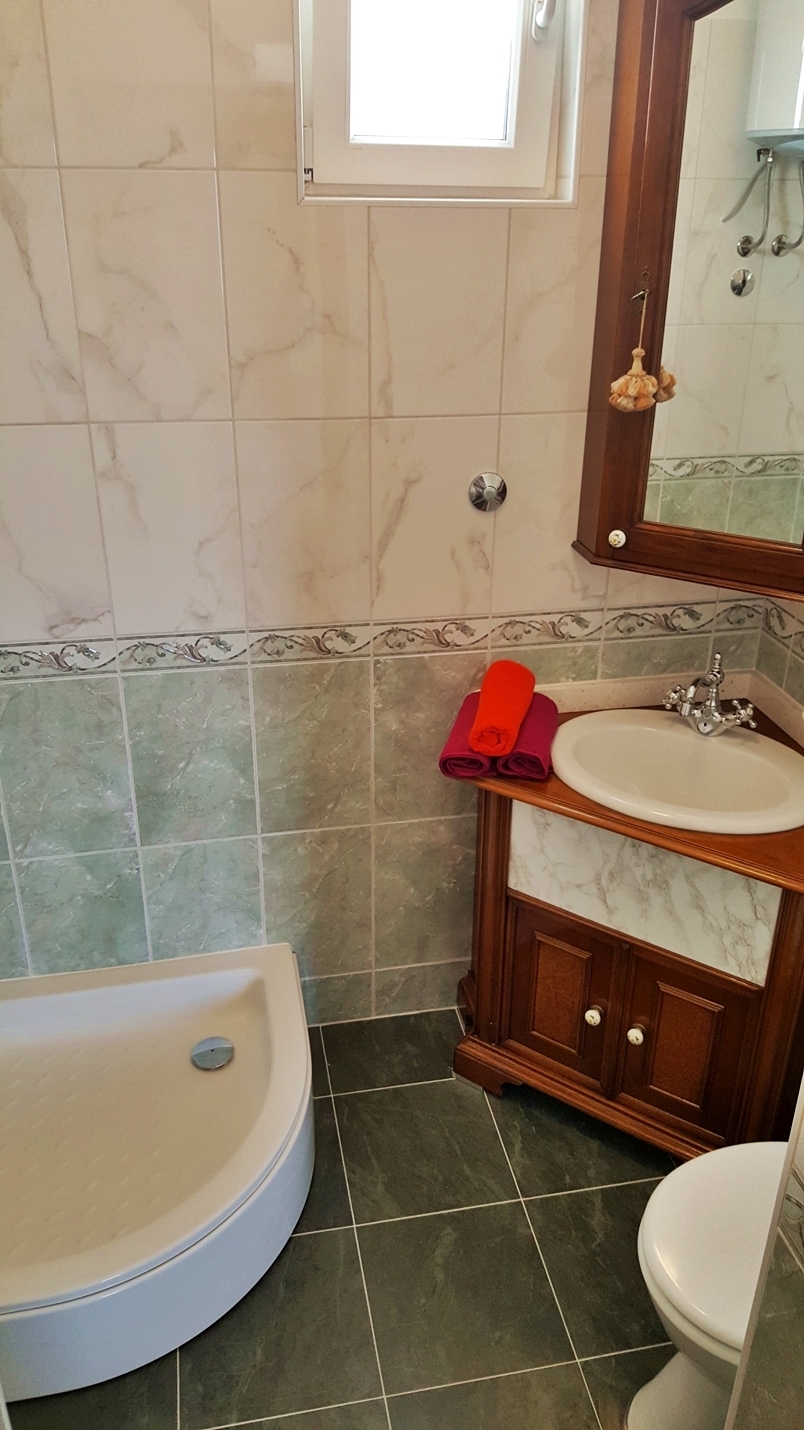 Two bedroom apartment near beach Krilo Jesenice, Omiš  A-c