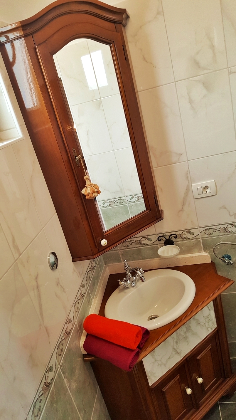 Two bedroom apartment near beach Krilo Jesenice, Omiš  A-c