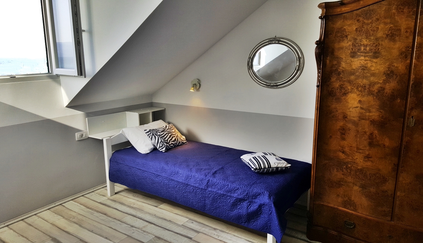 Two bedroom apartment near beach Krilo Jesenice, Omiš  A-c