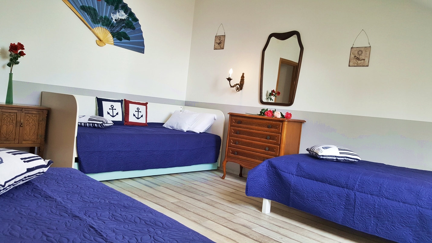 Two bedroom apartment near beach Krilo Jesenice, Omiš  A-c