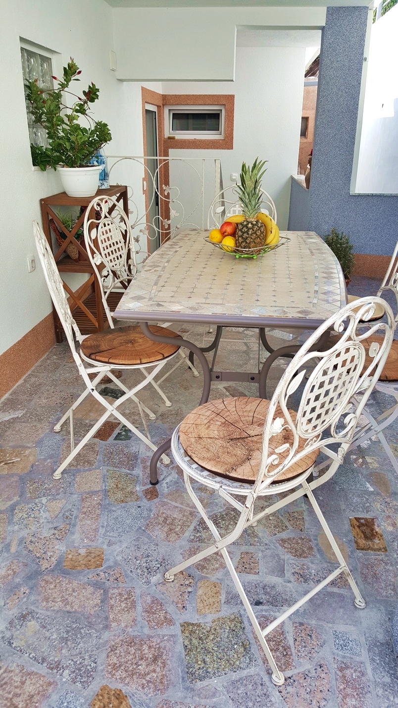 Two bedroom apartment near beach Krilo Jesenice, Omiš  A-c