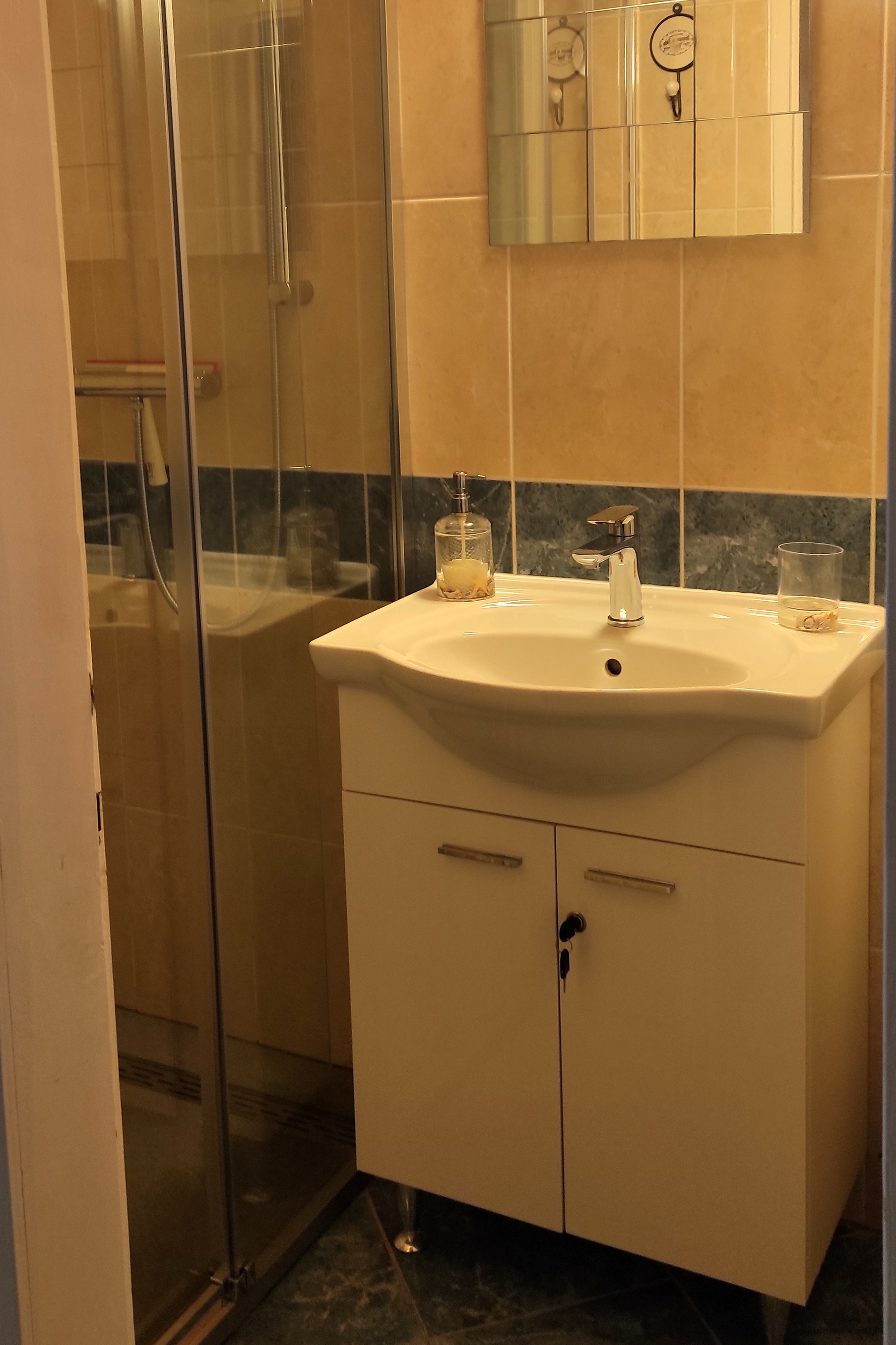 Two bedroom house with terrace Murter  K