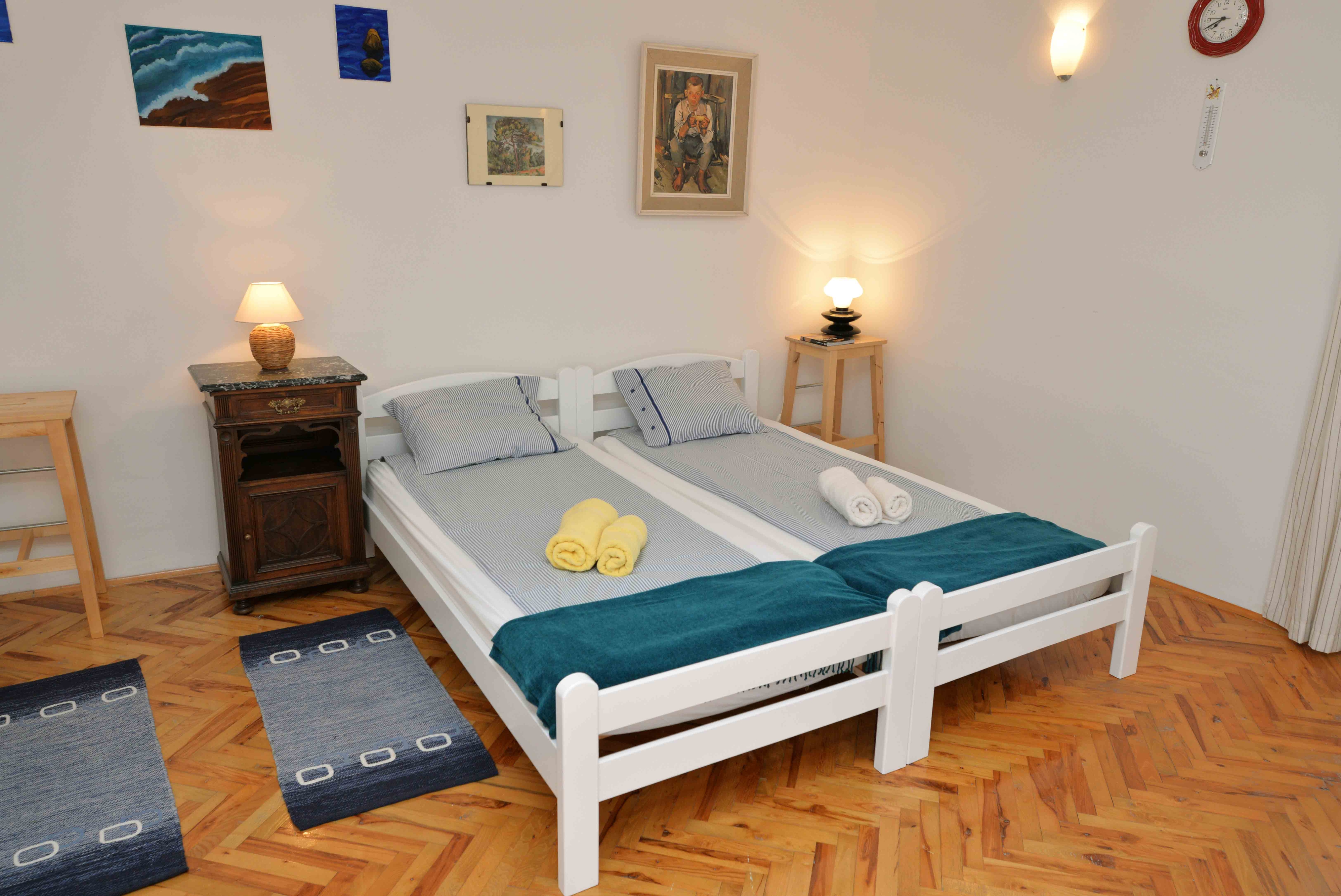 Two bedroom house with terrace Murter  K