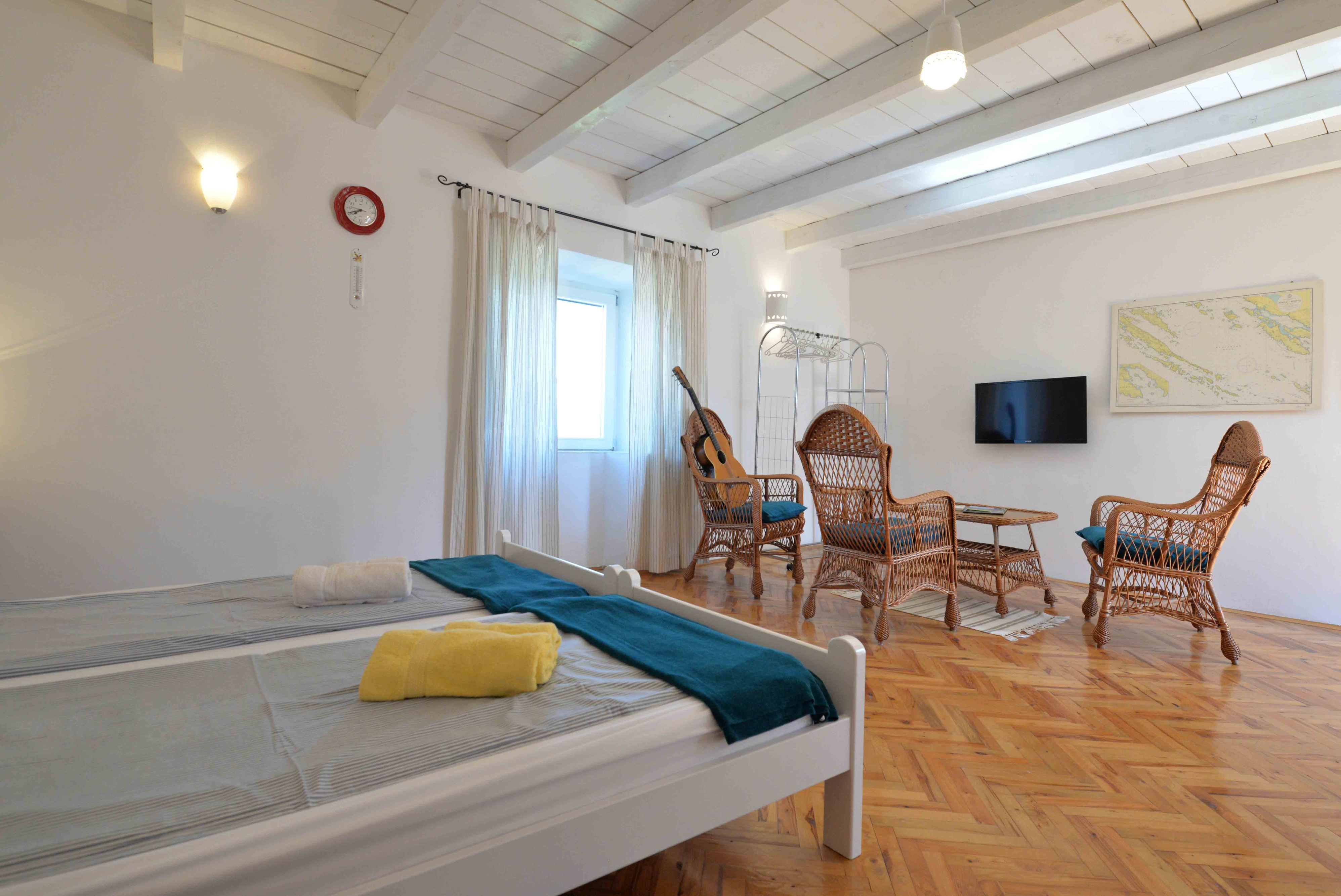 Two bedroom house with terrace Murter  K