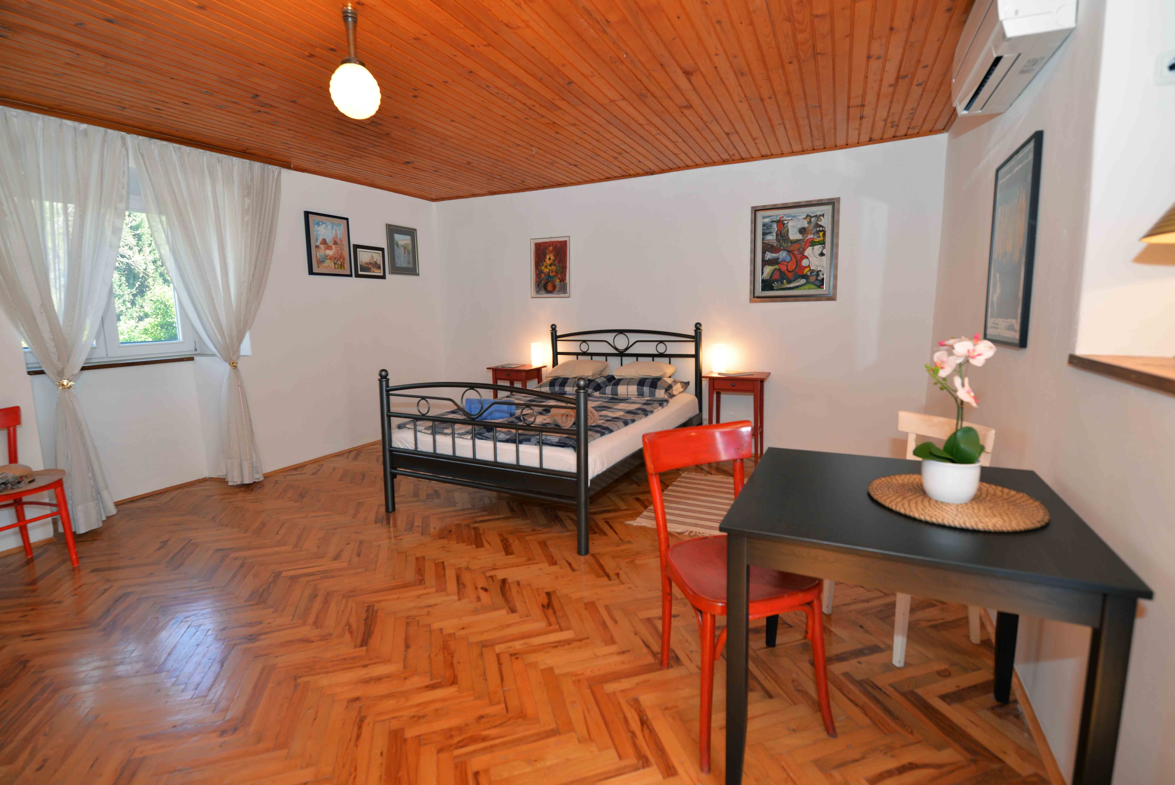 Two bedroom house with terrace Murter  K