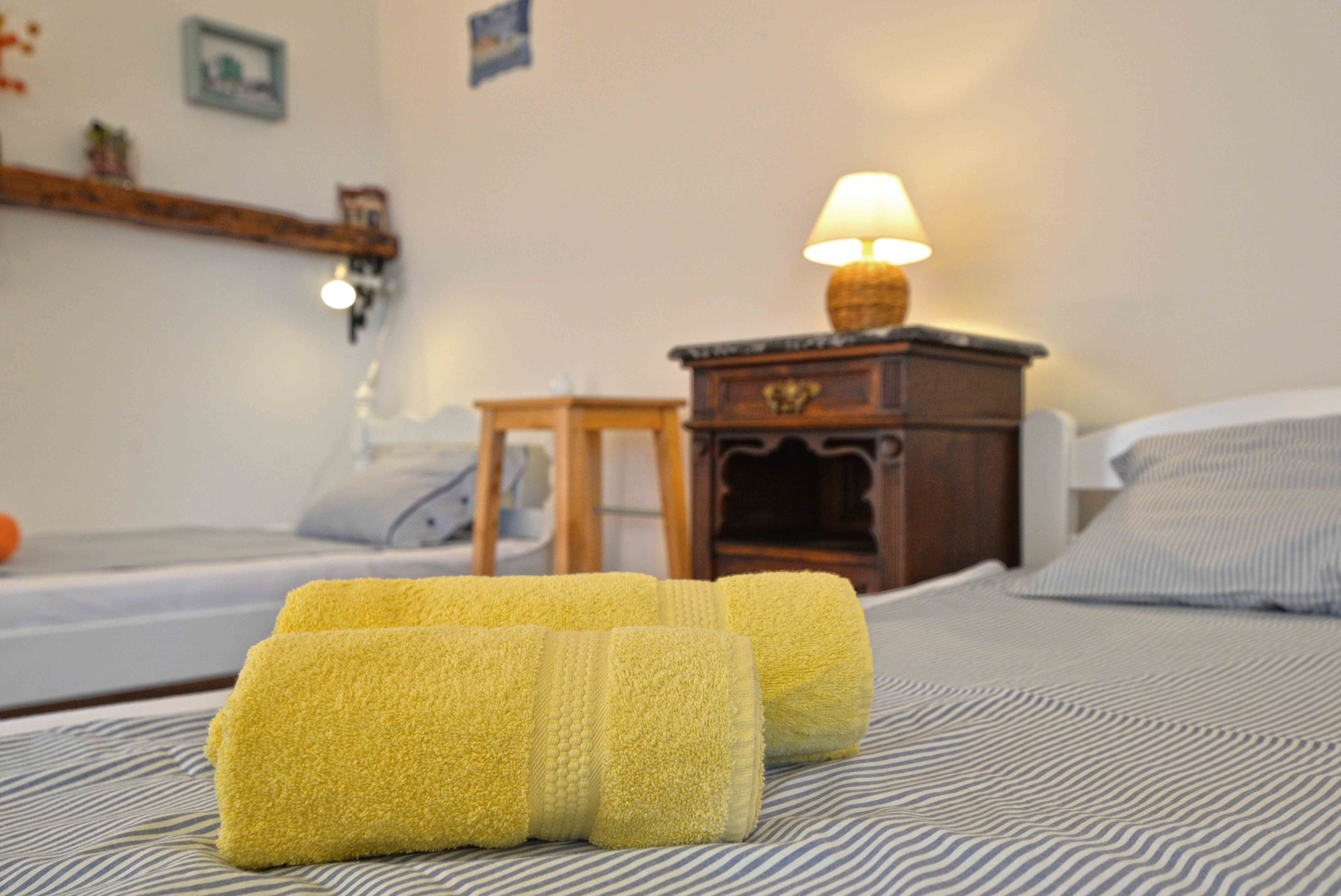 Two bedroom house with terrace Murter  K