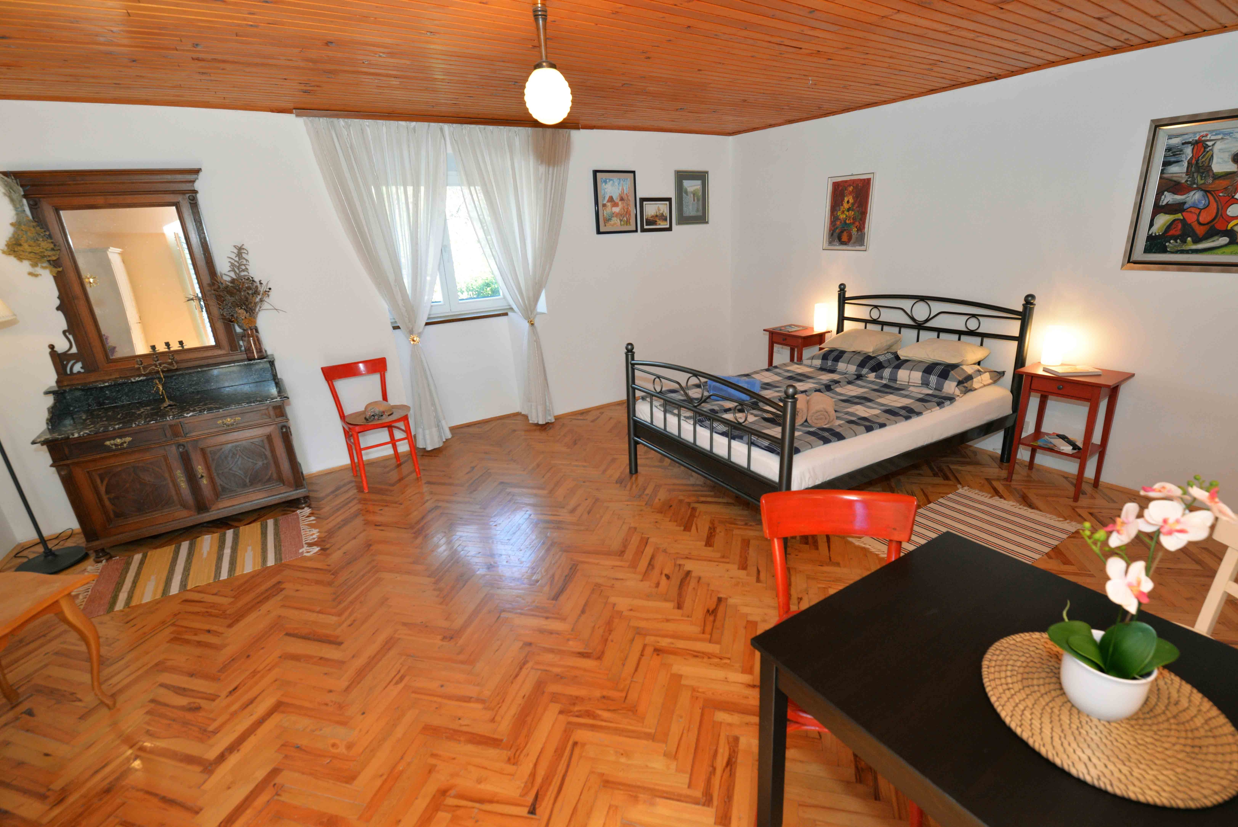 Two bedroom house with terrace Murter  K