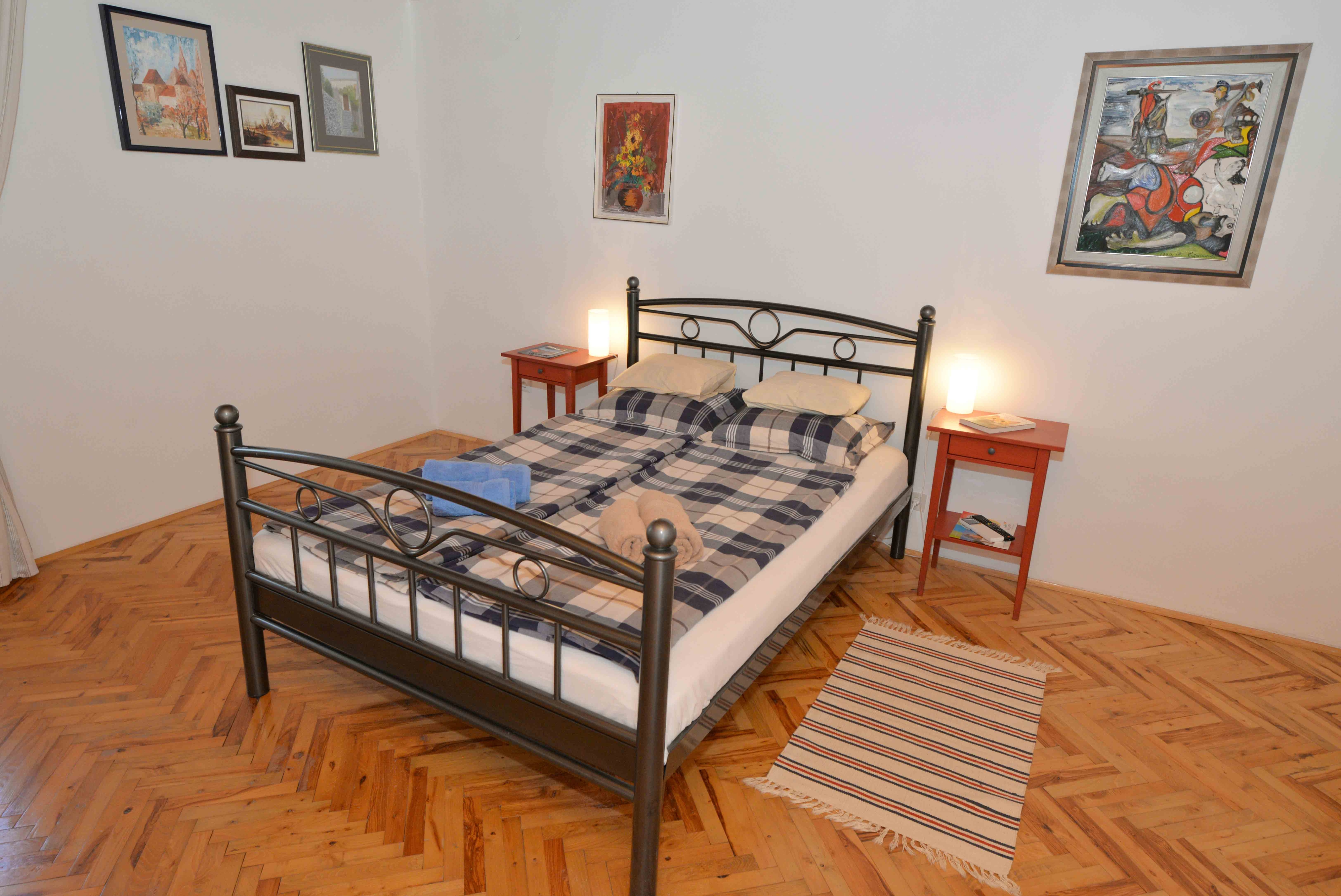 Two bedroom house with terrace Murter  K