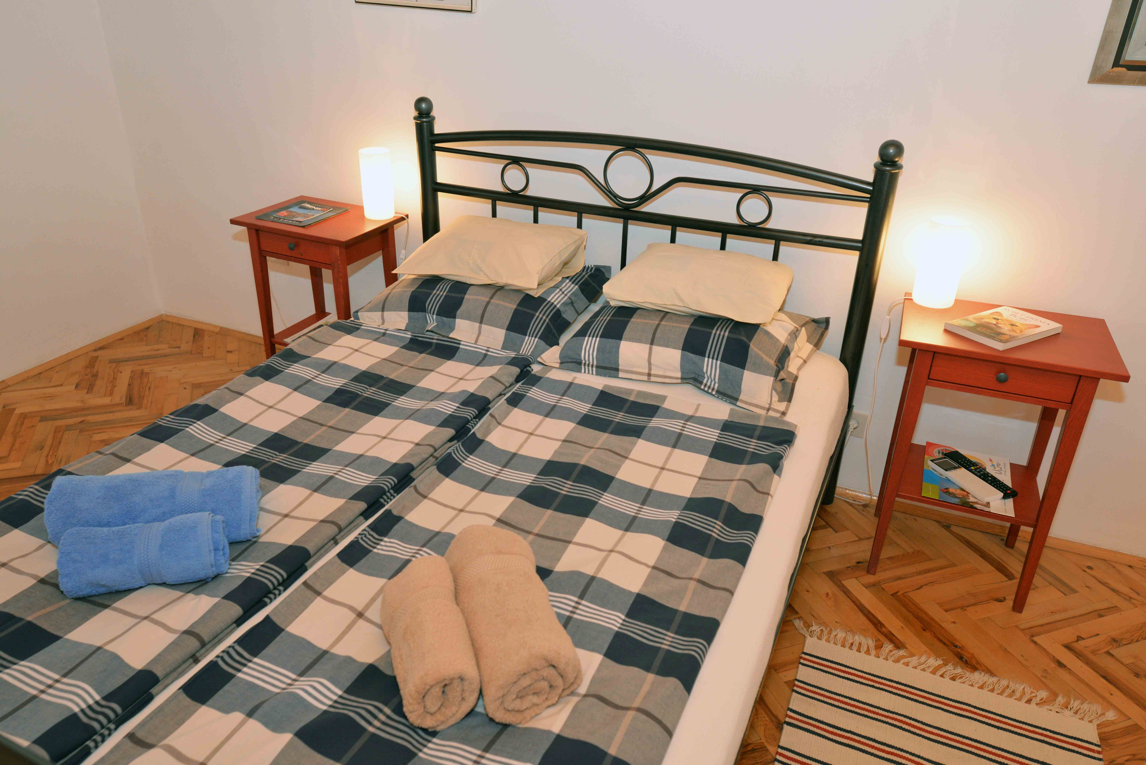 Two bedroom house with terrace Murter  K