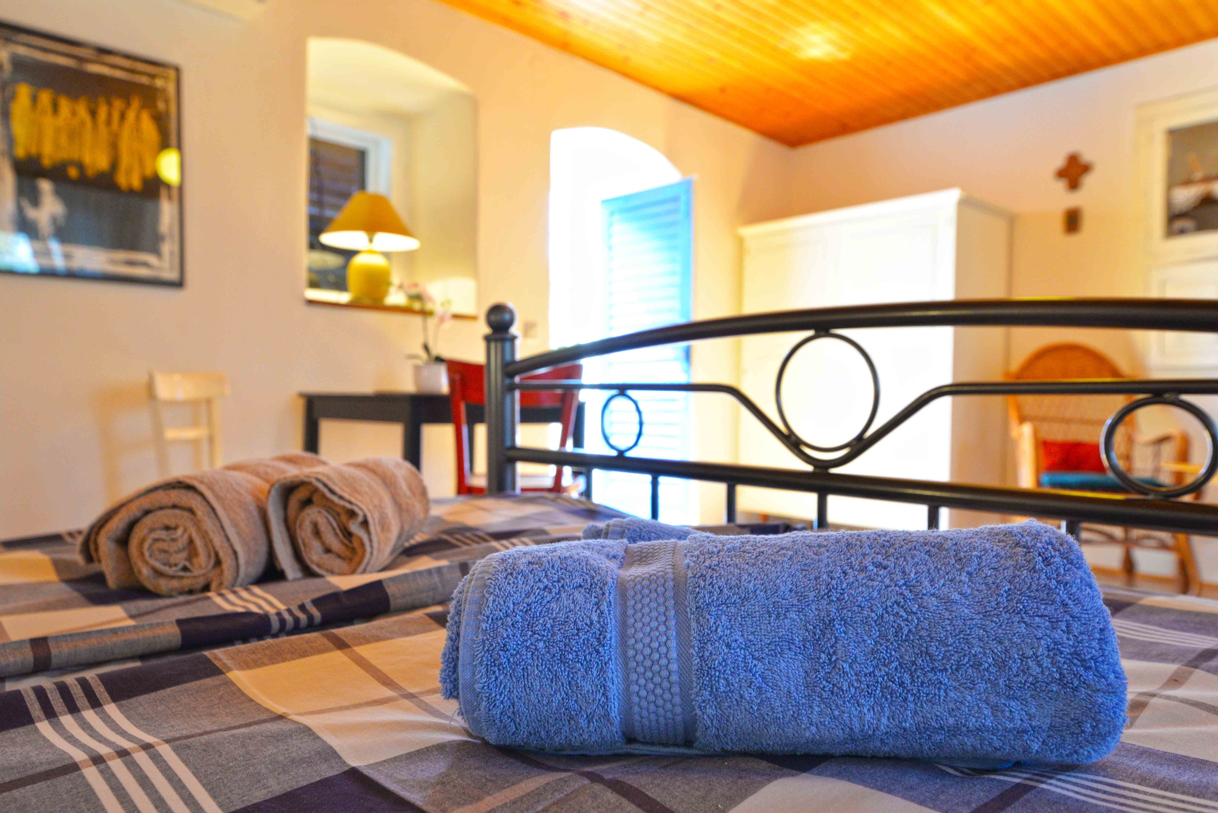 Two bedroom house with terrace Murter  K