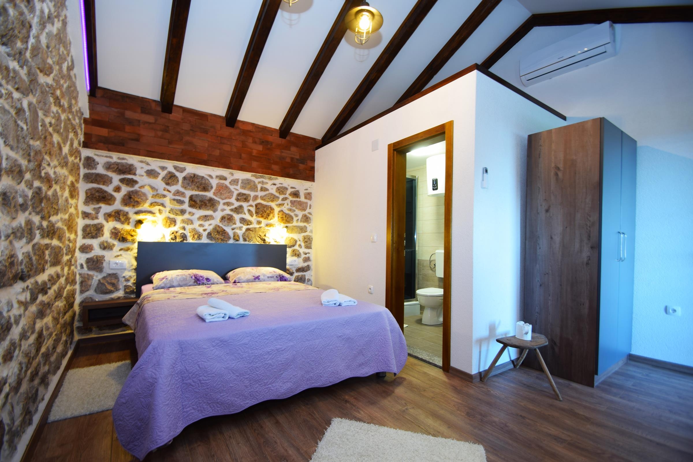 Two bedroom house with terrace and sea view Milovac, Paklenica  K