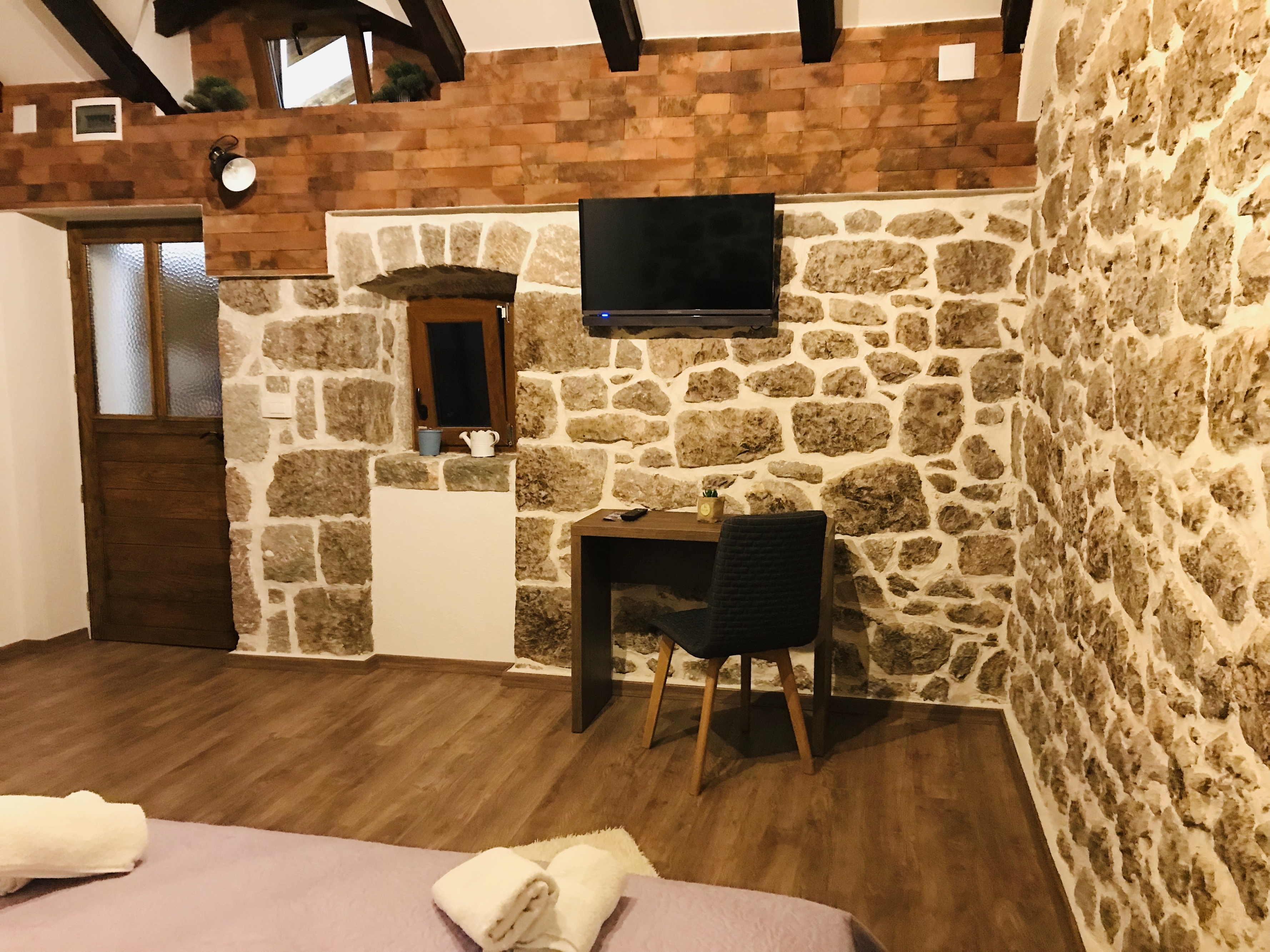 Two bedroom house with terrace and sea view Milovac, Paklenica  K
