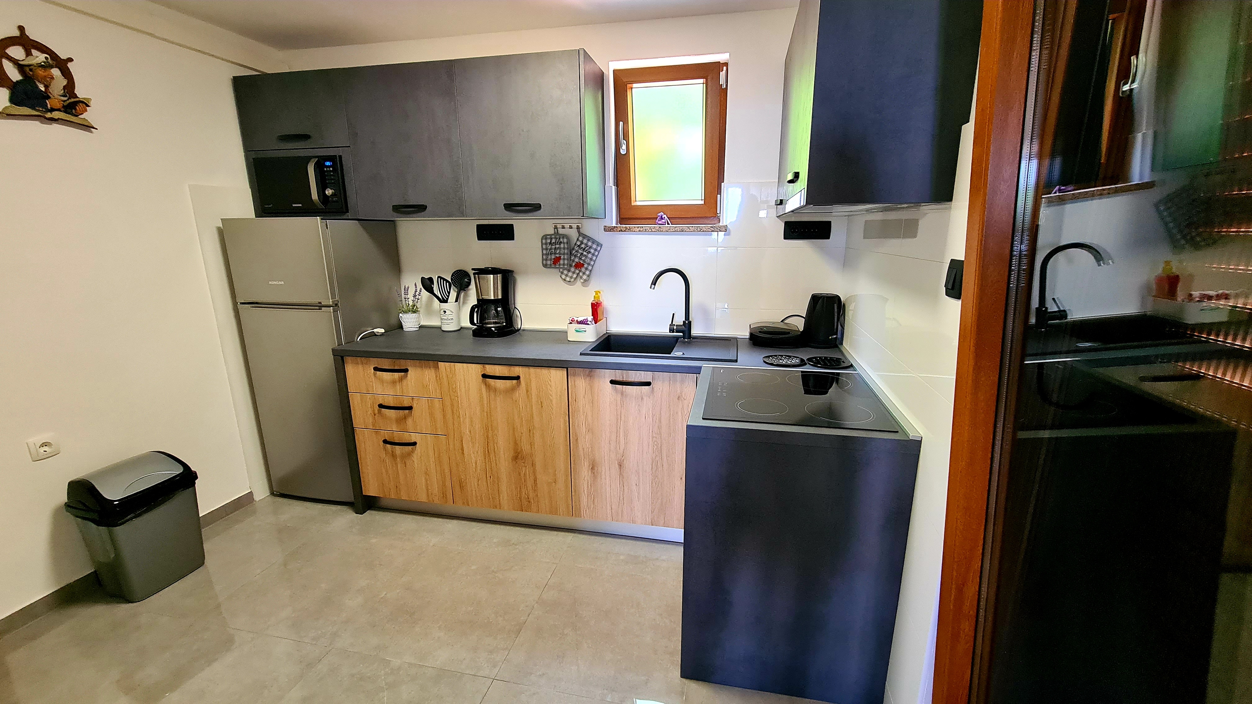 Two bedroom house with terrace and sea view Milovac, Paklenica  K