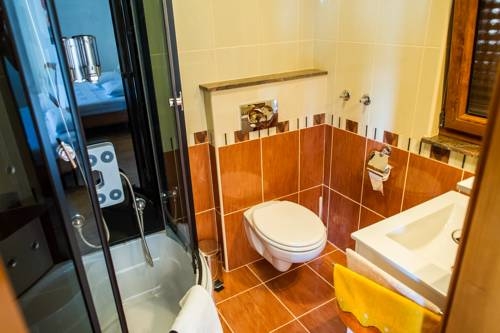 Comfortable and spacious house with terrace and sea view Rogoznica  K