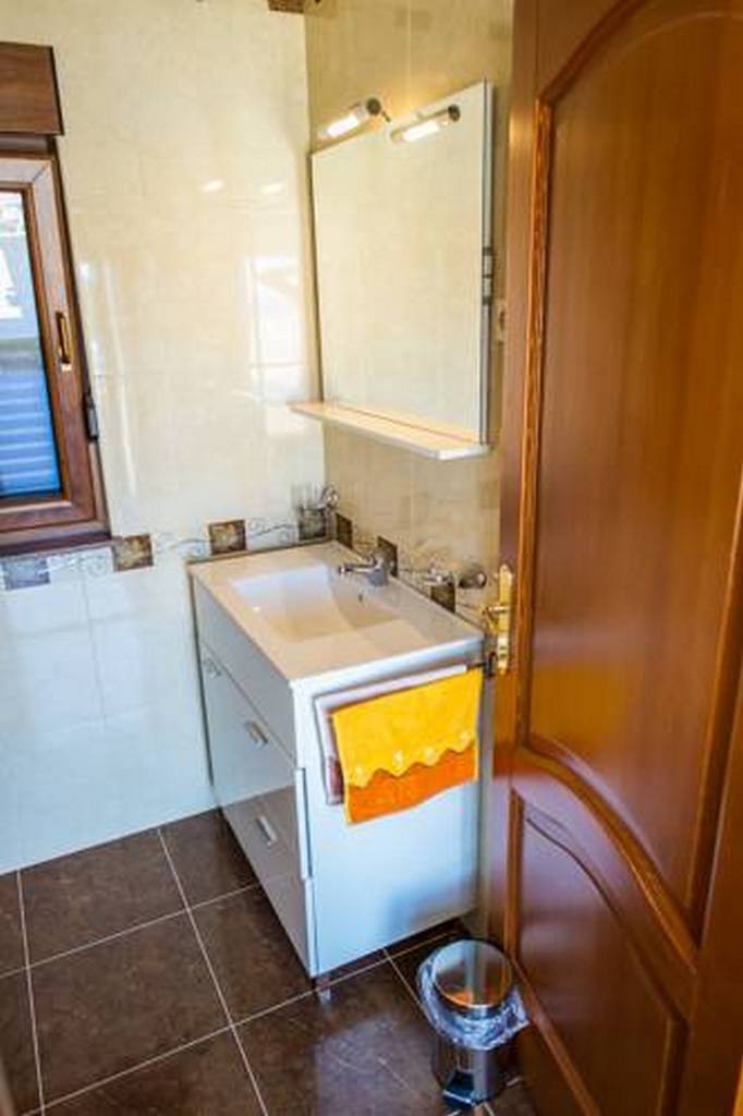 Comfortable and spacious house with terrace and sea view Rogoznica  K