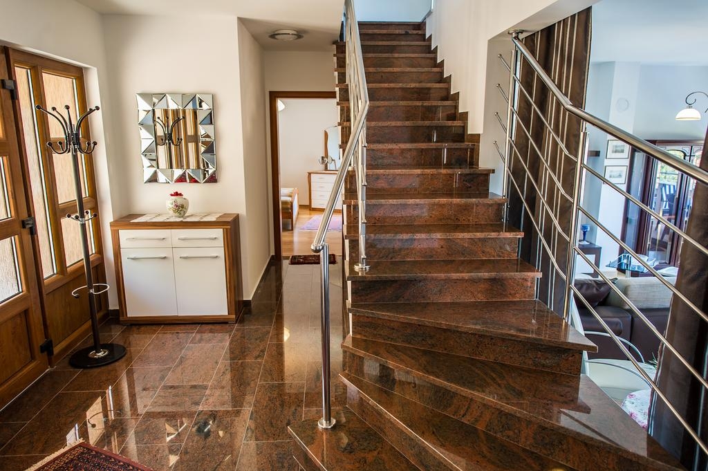 Comfortable and spacious house with terrace and sea view Rogoznica  K