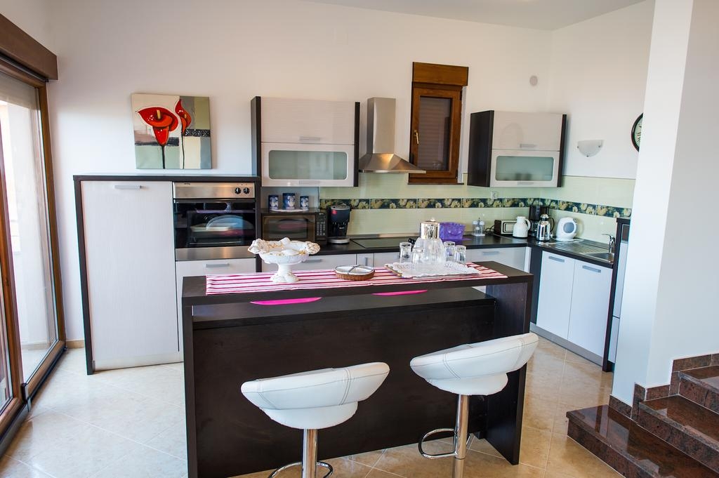 Comfortable and spacious house with terrace and sea view Rogoznica  K