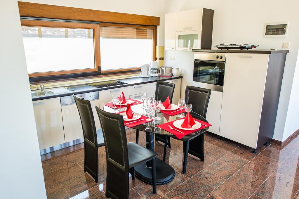 Comfortable and spacious house with terrace and sea view Rogoznica  K