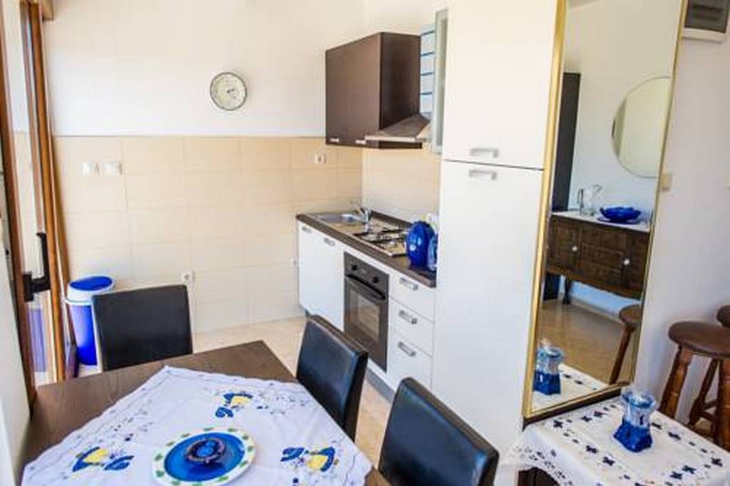 Comfortable and spacious house with terrace and sea view Rogoznica  K
