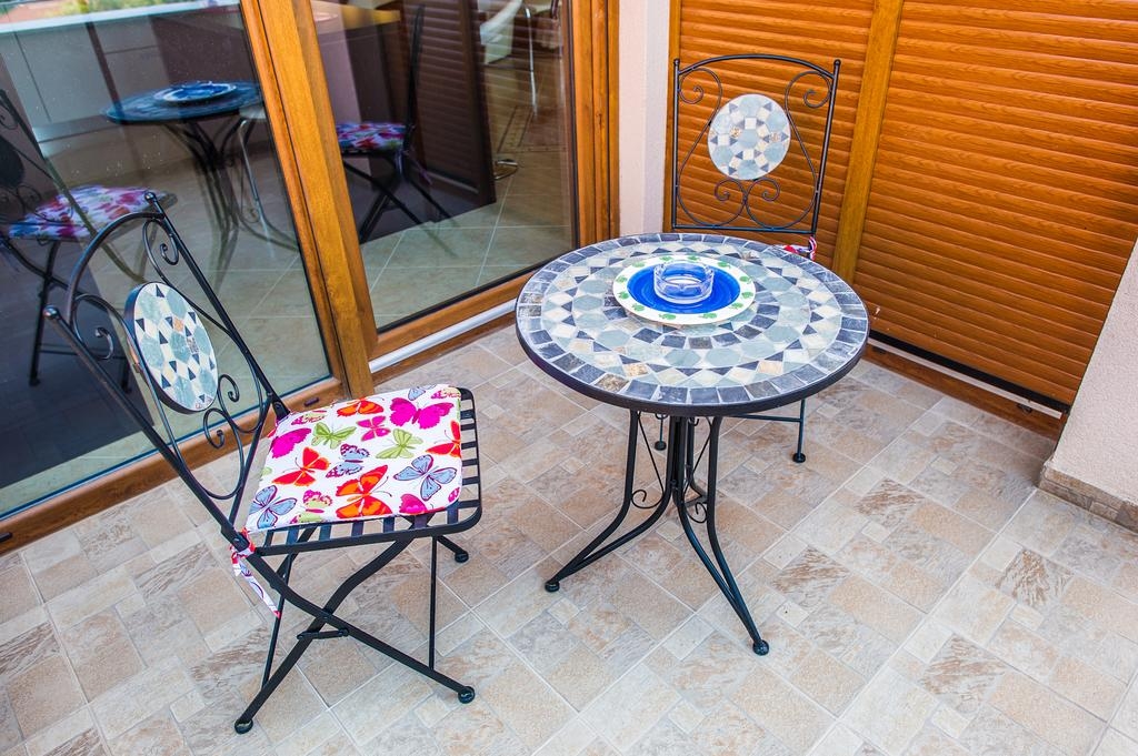 Comfortable and spacious house with terrace and sea view Rogoznica  K