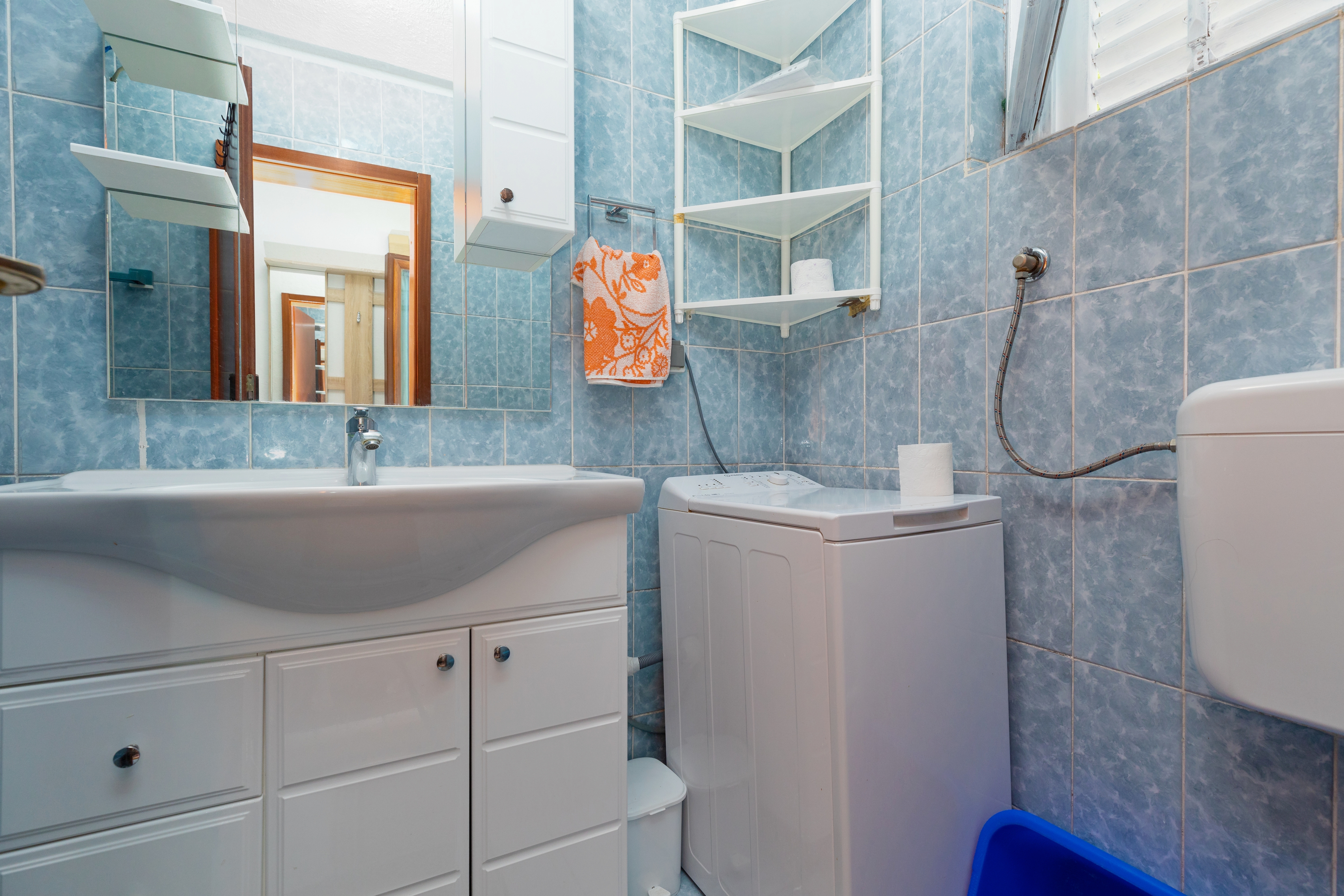 Two bedroom apartment near beach Pisak, Omiš  A-a