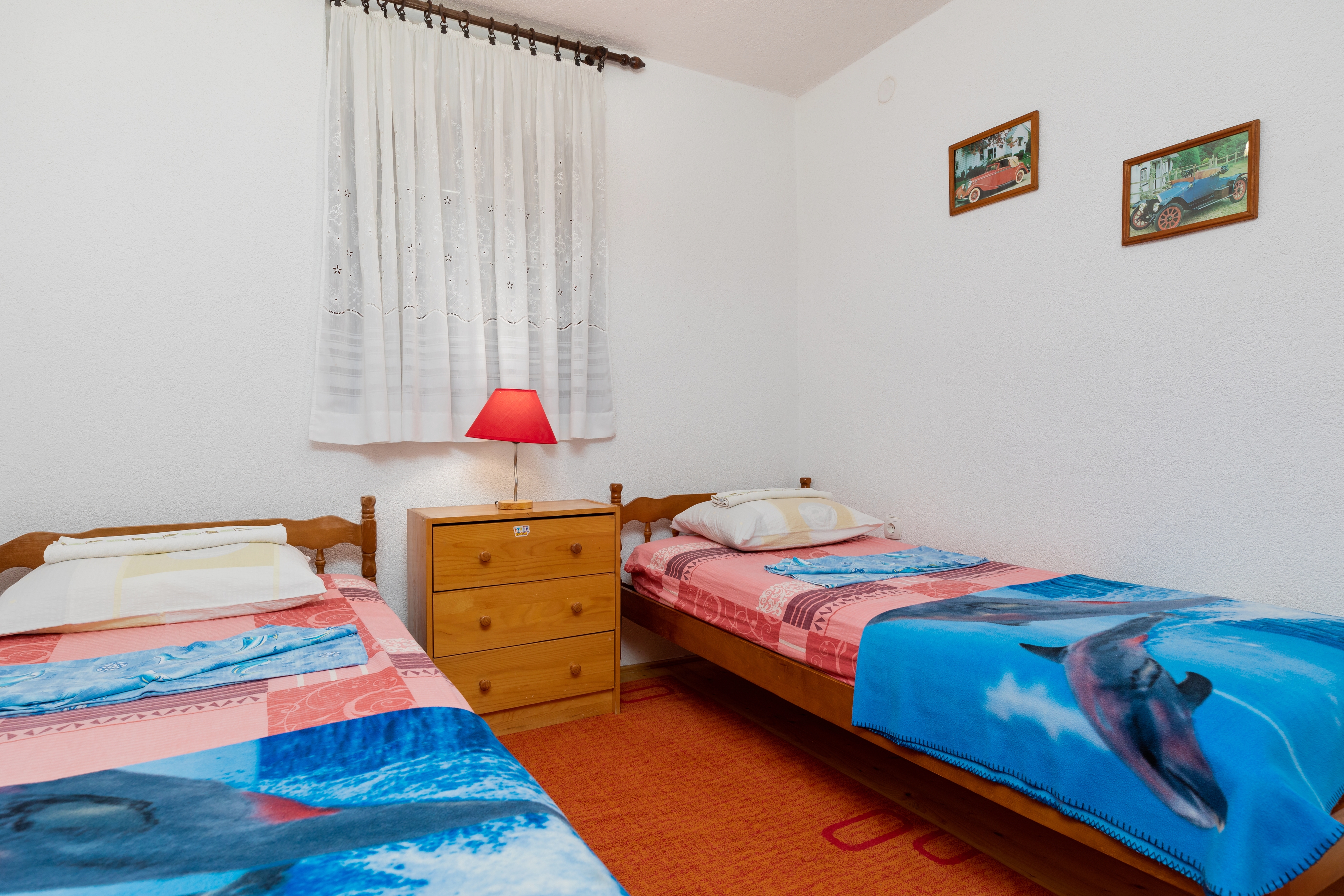 Two bedroom apartment near beach Pisak, Omiš  A-a