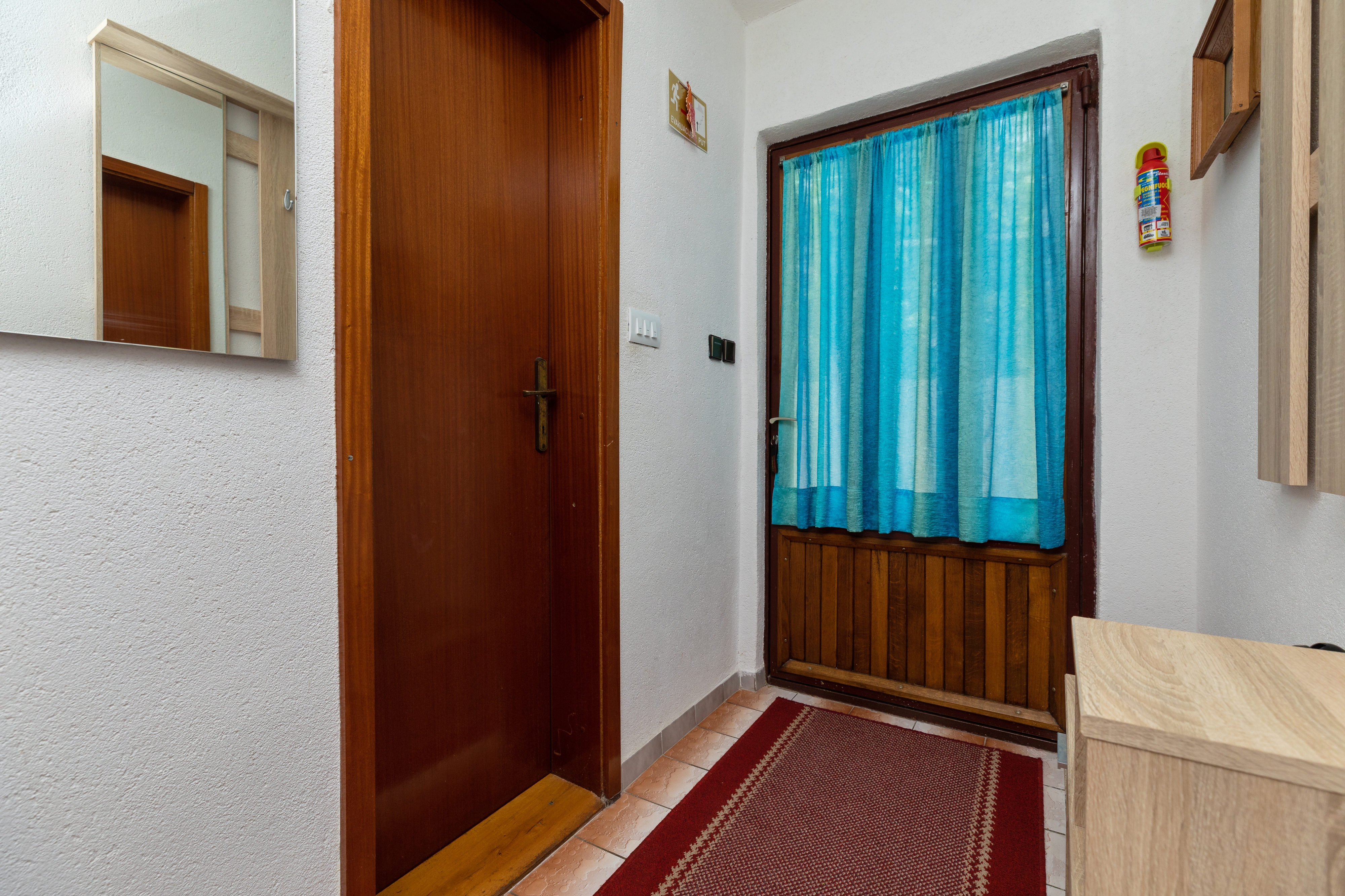 Two bedroom apartment near beach Pisak, Omiš  A-a